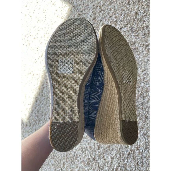 Tom’s Canvas Wedge Bootie - Picture 4 of 5